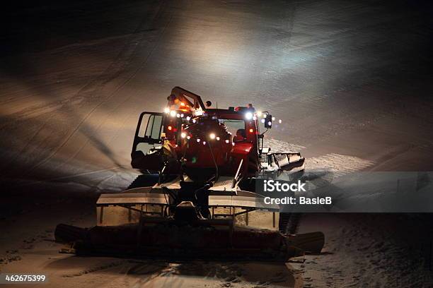 Der Pistenraupe Stockfoto und mehr Bilder von Nacht - Nacht, Bagger, Alpen