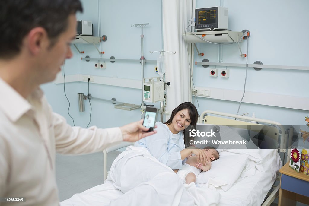 Illustrazione di una madre e Suo neonato - Foto stock royalty-free di Bambini maschi