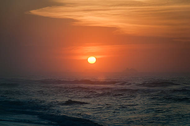 Antes del amanecer en Barra da de Tijuca Beach - foto de stock