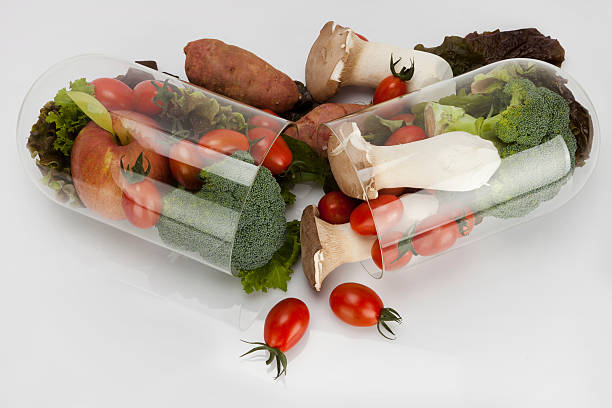 vista dall'alto di verdure capsula - healthy eating red colors healthcare and medicine foto e immagini stock