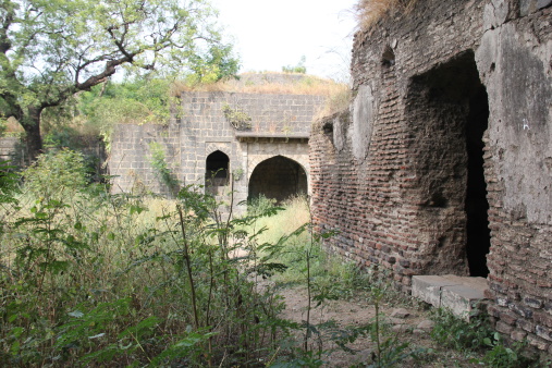 dilapidated rooms of Paranda Fort, Osmanabad, India