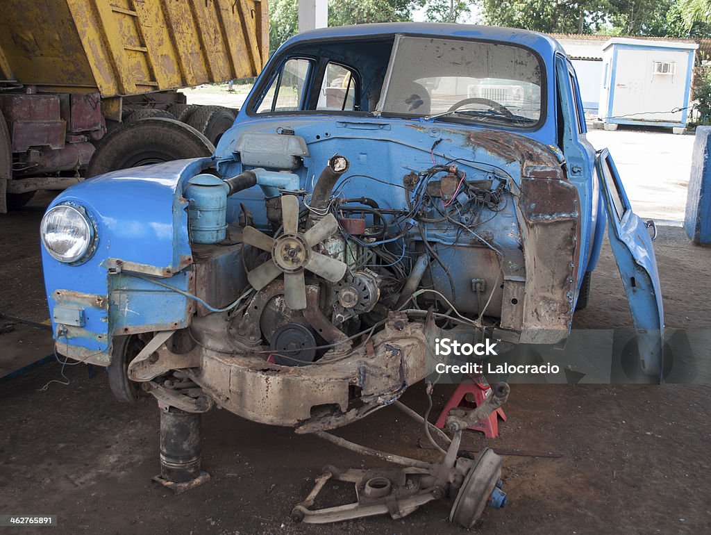 Coche viejo - Foto de stock de Accidente de automóvil libre de derechos