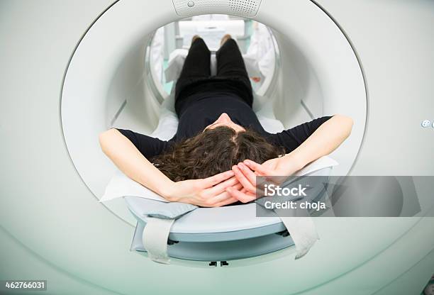 シーンから腫瘍 Instituteyoung Pet スキャンを待つ女性 - CTのストックフォトや画像を多数ご用意 - CT, CTスキャナー, MRI検査
