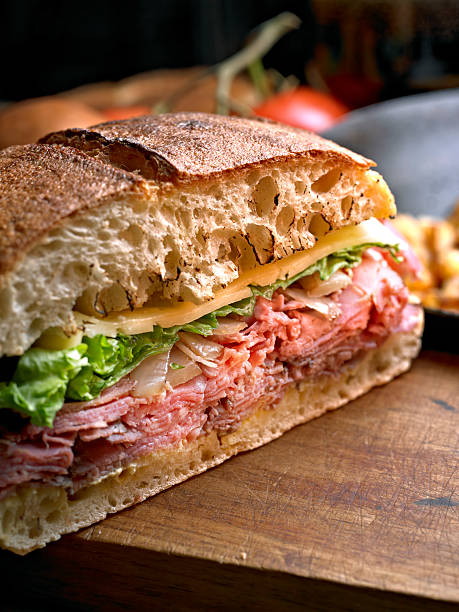 sandwich - sandwich delicatessen beef roast beef photos et images de collection