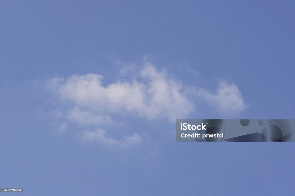 Cloud y cielo azul - Foto de stock de Aire libre libre de derechos