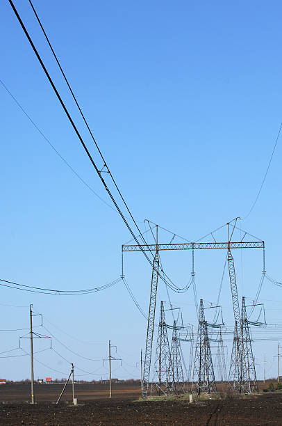 poste de alta tensión. - nonconductor fotografías e imágenes de stock