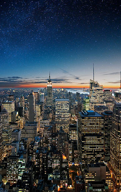 manhattan bajo las estrellas. - new york city new york state manhattan night fotografías e imágenes de stock