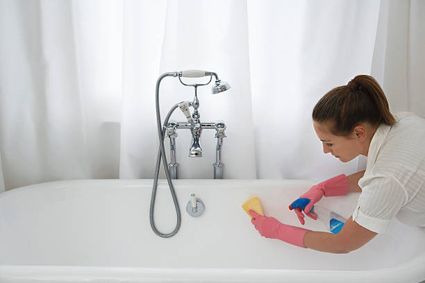 istock Woman Cleaning Bathtub 462857813