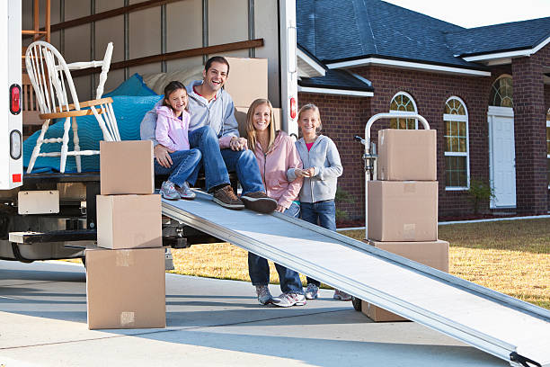istock Family moving house 462869423