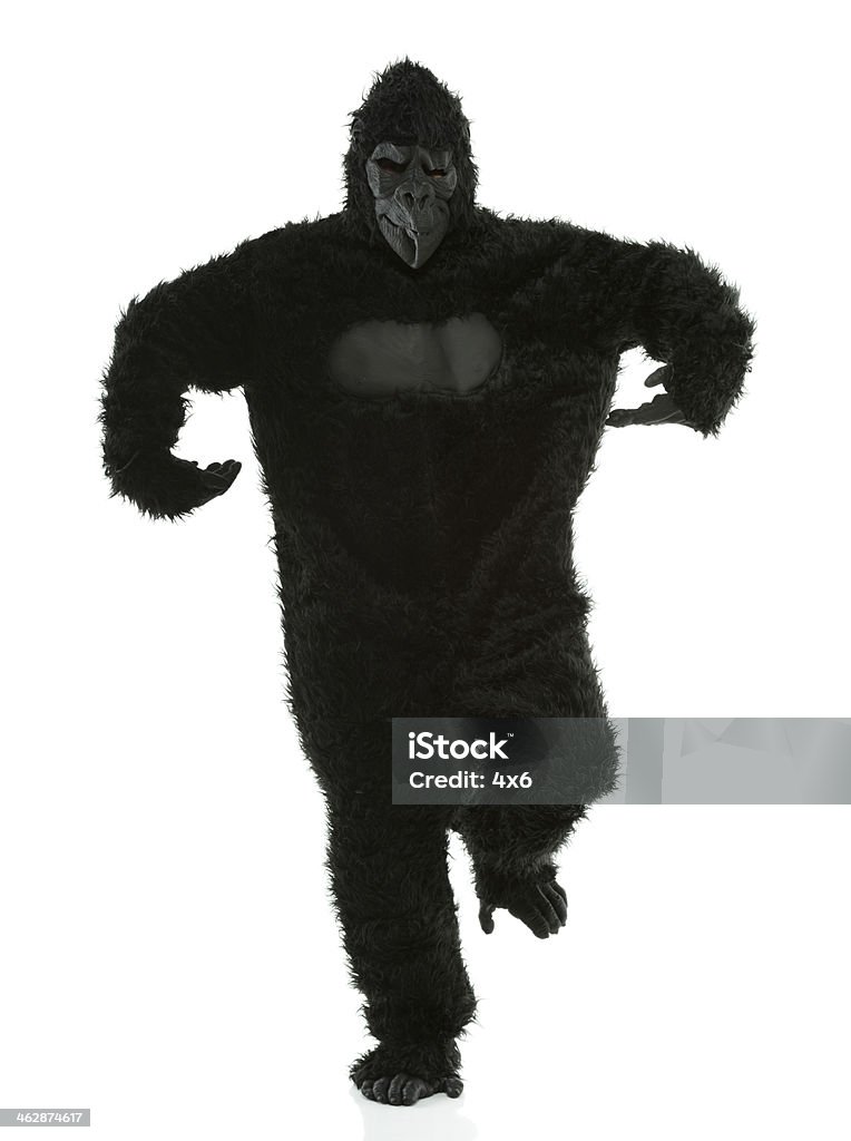 Homem com fantasia de gorila - Foto de stock de 30 Anos royalty-free