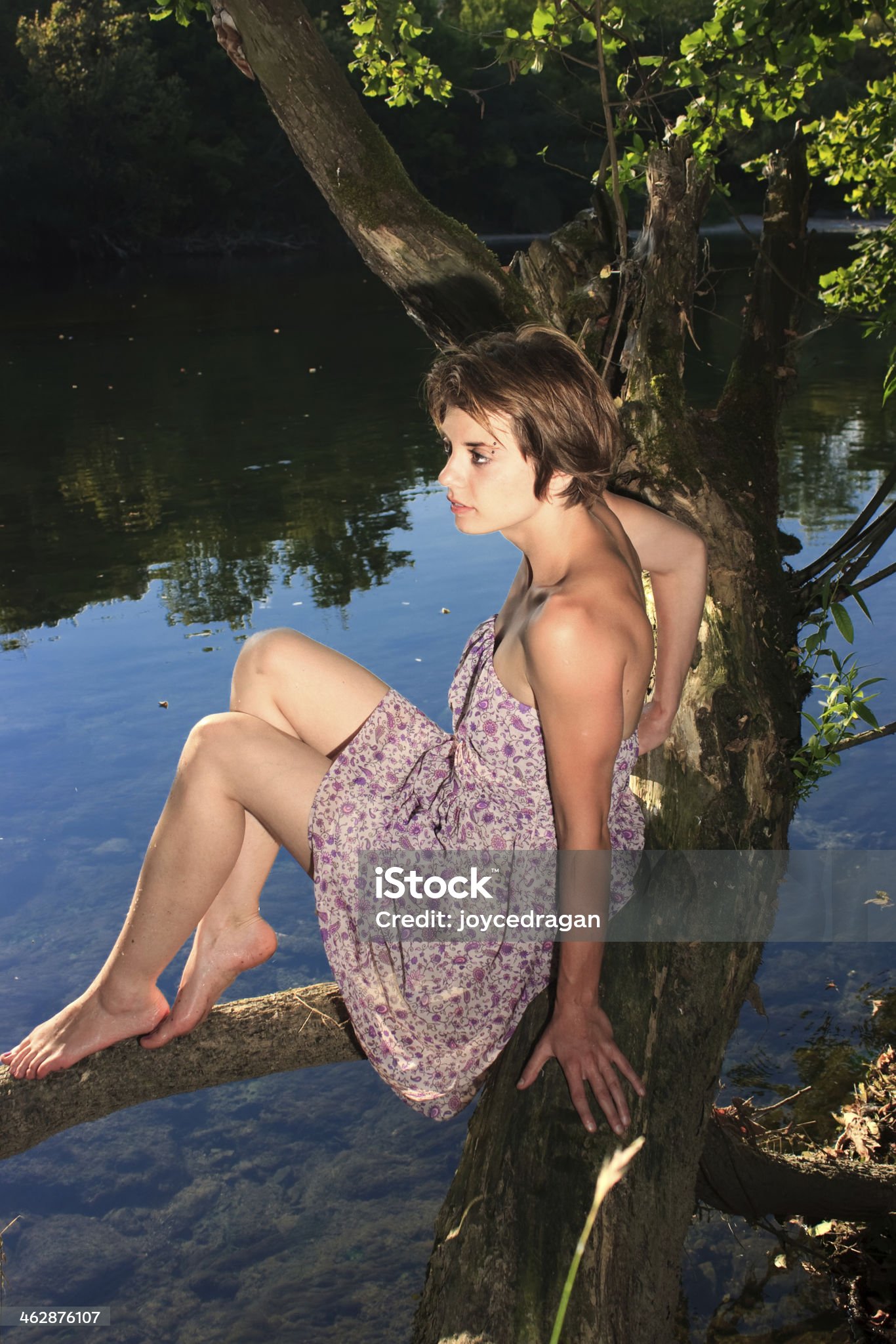https://media.istockphoto.com/id/462876107/photo/beautiful-young-woman-sitting-by-the-river.jpg?s=2048x2048&amp;w=is&amp;k=20&amp;c=wGUpXSXv0kRZPJdbz1Y72VAy4NU7cNj4jL9qQvs5zmM=