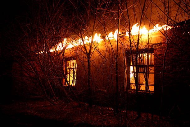 istock Old building in full flaming inferno 462895307