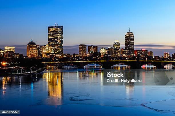 Photo libre de droit de Panorama De Boston 2014 Au Crépuscule Dans Le Massachusetts Étatsunis banque d'images et plus d'images libres de droit de Bleu