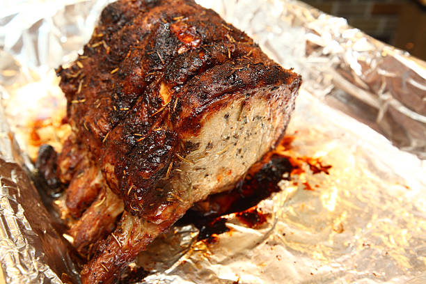 жареный свинина корейка - animal bone chop close up color image стоковые фото и изображения