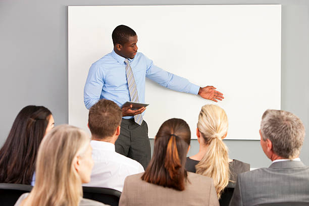 istock Business men and women having a meeting 462947113