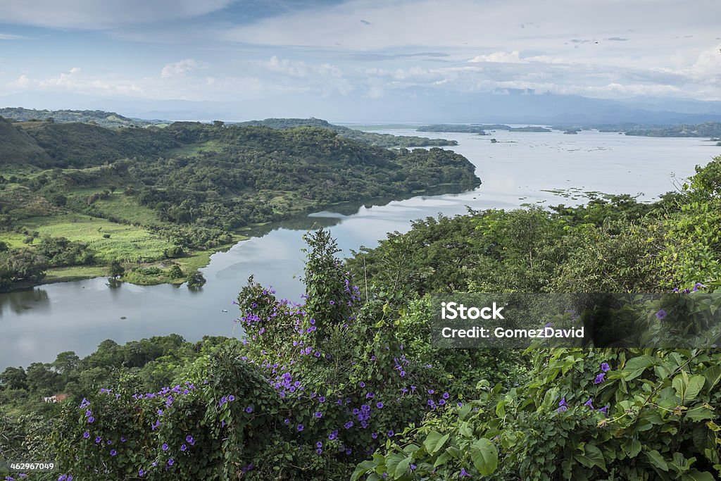 Widok na jezioro Suchitlan, El Salvador - Zbiór zdjęć royalty-free (Ameryka Środkowa)