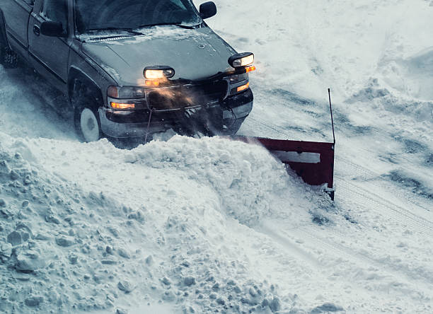 quitanieves operador - snowplow snow parking lot truck fotografías e imágenes de stock