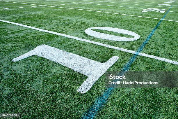 Football Field Yardlinien Nahaufnahme Stockfoto und mehr Bilder von Amerikanischer Football - Amerikanischer Football, Blau, Blick nach unten