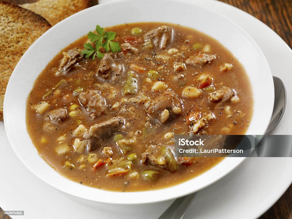 Zuppa di manzo e Orzo - Foto stock royalty-free di Manzo