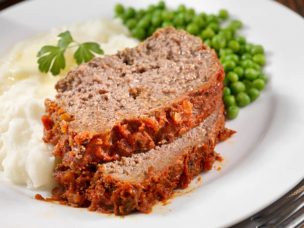 meatloaf cozido em molho de tomate - prepared potato food studio shot selective focus imagens e fotografias de stock