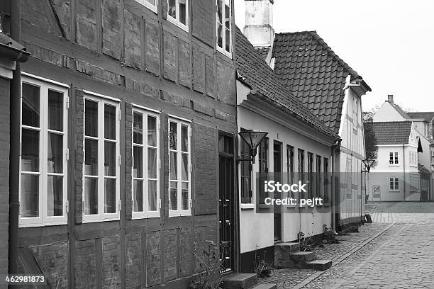 Hans 크리스티앙 Andersen 홈화면 떠들썩해질 오덴세 가로등에 대한 스톡 사진 및 기타 이미지 - 가로등, 거리, 굴뚝