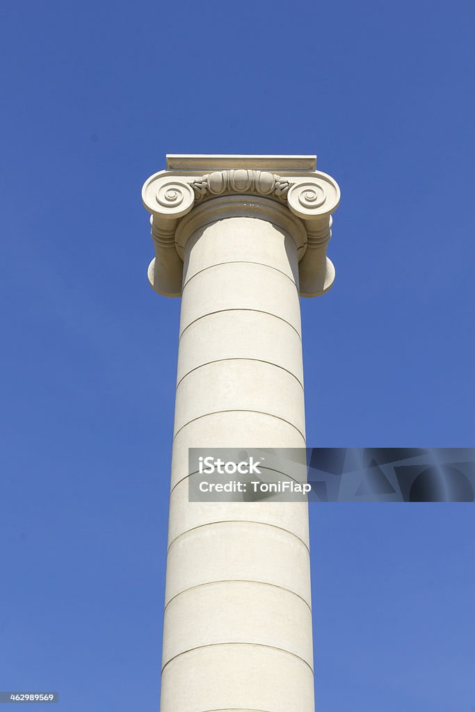 Colonna classica e capitale - Foto stock royalty-free di Architettura