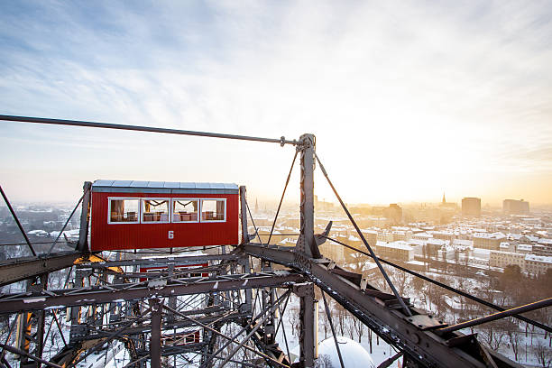 wien im winter mit schnee ferris wheel point of view - wiener wurstelprater stock-fotos und bilder