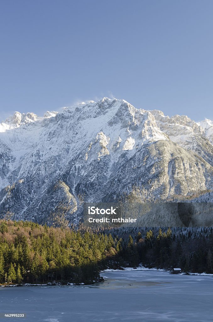 Lago helado Lautersee cerca Mittenwald - Foto de stock de Aire libre libre de derechos