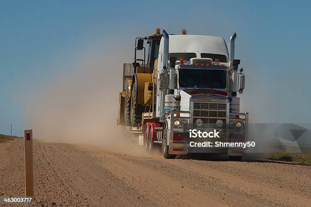 Il Viaggio In Treno - Fotografie stock e altre immagini di TIR - TIR, Australia, Caricare - Attività