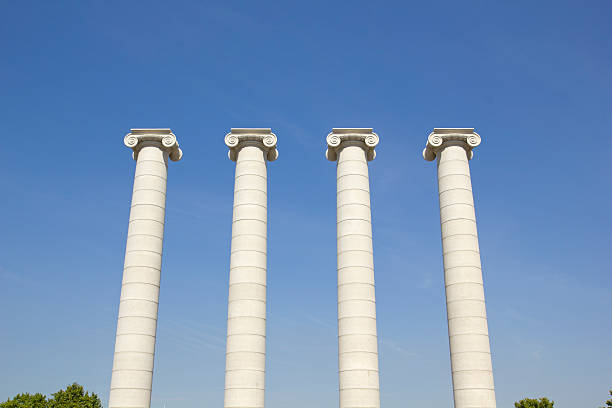 quatre colonnes blanches, barcelone - mnac photos et images de collection