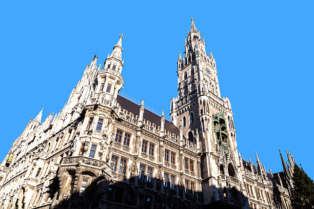 istock Glockenspiel on the Munich city hall 463071391