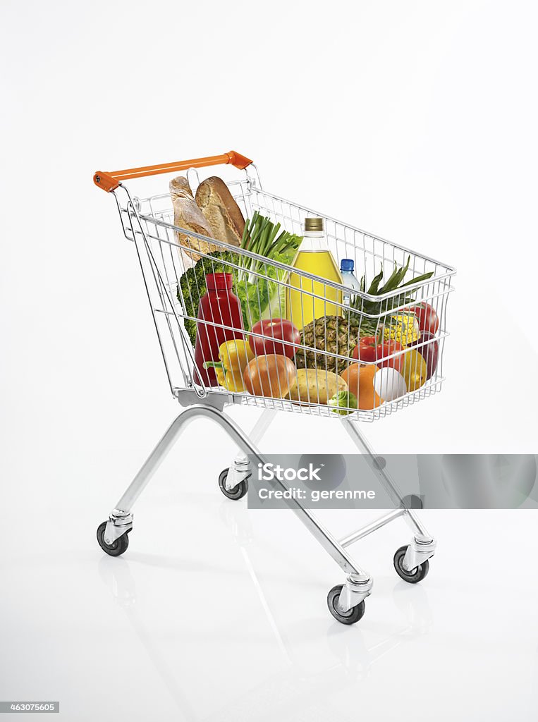 Carrello della spesa con il cibo - Foto stock royalty-free di Carrello della spesa