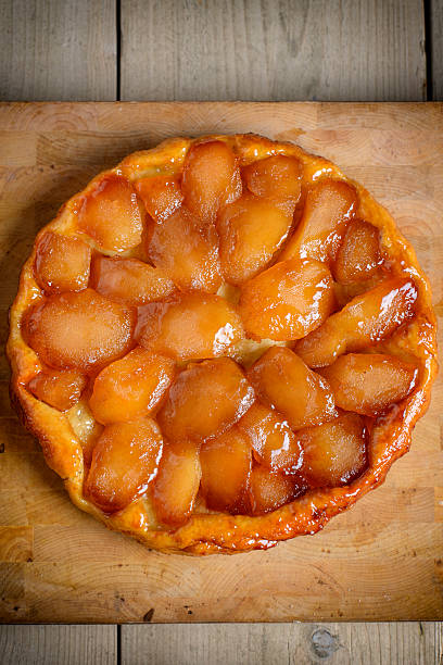 tradycyjne francuskie tarte tatin - tart apple tart apple dessert zdjęcia i obrazy z banku zdjęć