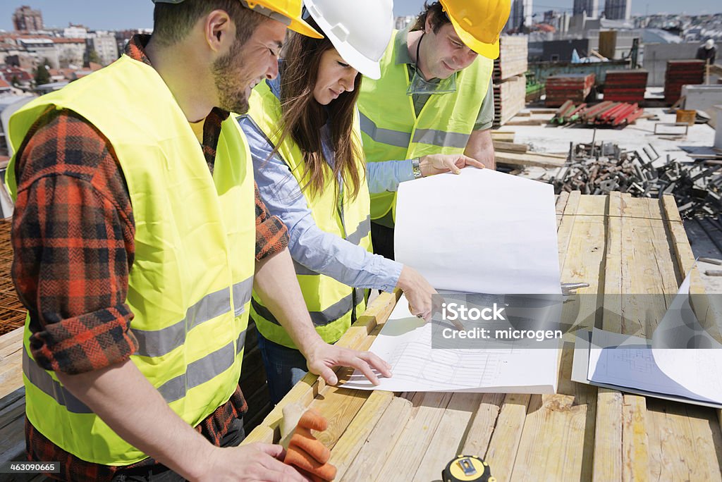 Construction site meeting Architect having a meeting with construction team on site 30-39 Years Stock Photo