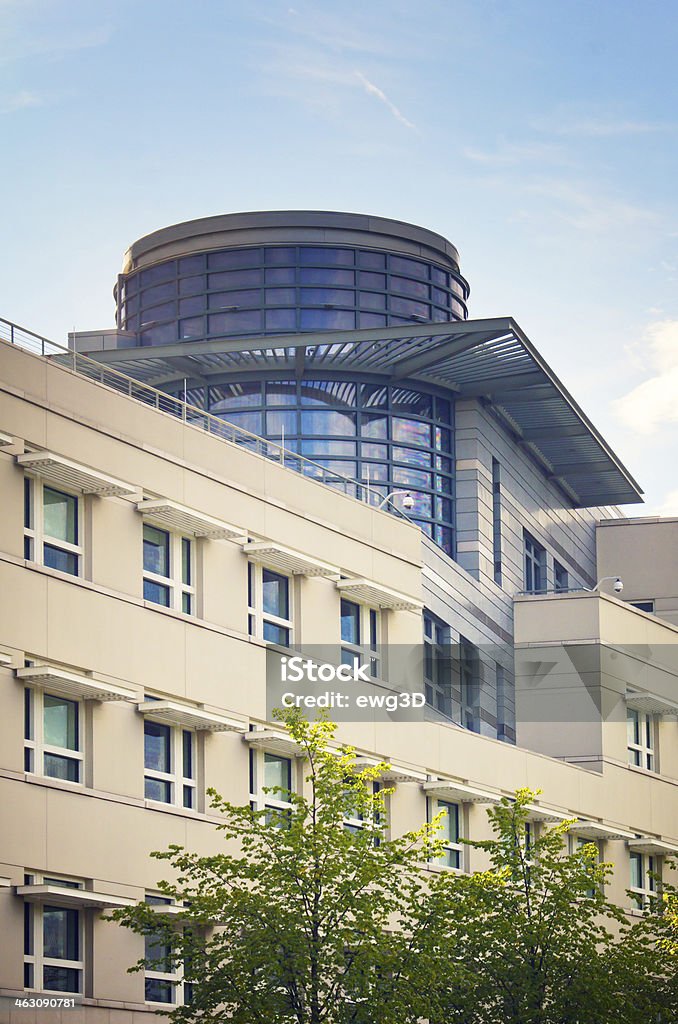 Moderno edificio de apartamentos - Foto de stock de Acero libre de derechos