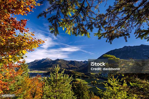 Otoño Ventana Foto de stock y más banco de imágenes de Alpes Europeos - Alpes Europeos, Austria, Borde