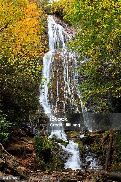 Mingo Falls Foto de stock y más banco de imágenes de Agua - Agua, Aire libre, Belleza de la naturaleza