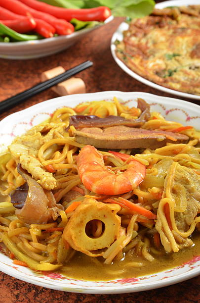 istock Curry-fried noodles with seafood 463113167