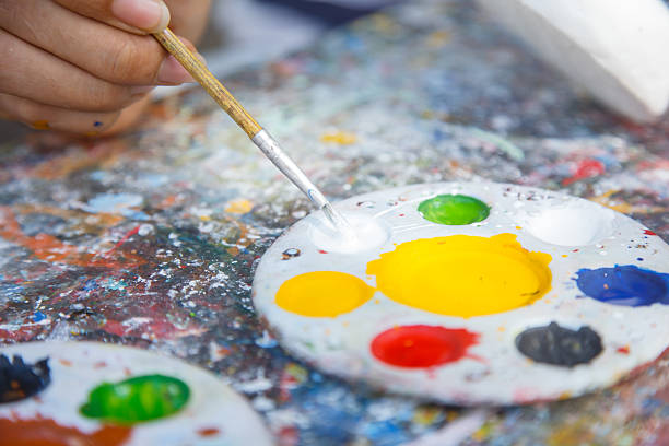 istock Color in pallete and paintbrush on dirty table 463113409