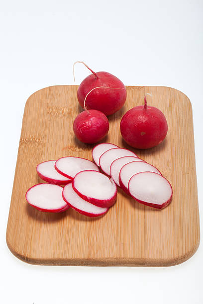 rábano al jardín - radish vegetable portion circle fotografías e imágenes de stock