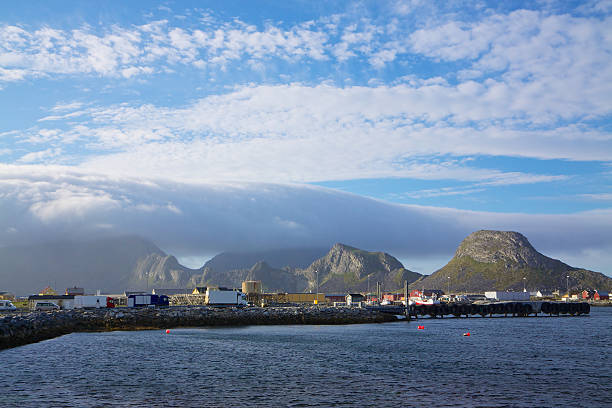 porto de sorland em vaeroy - vaeroy imagens e fotografias de stock