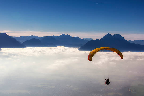 skydiving - paragliding sport austria parachuting fotografías e imágenes de stock