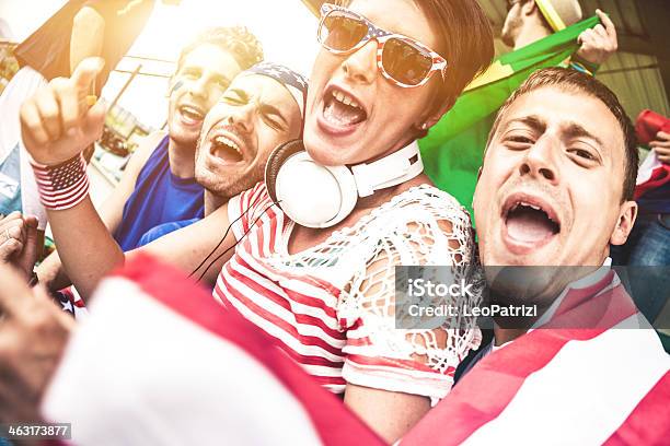 Foto de Feliz Grupo De Defensores Dos Eua e mais fotos de stock de EUA - EUA, Fã, Leque