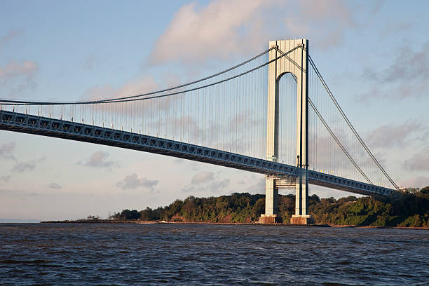 verrazano-narrows-brücke - cable stayed bridge staten island brooklyn new york city stock-fotos und bilder