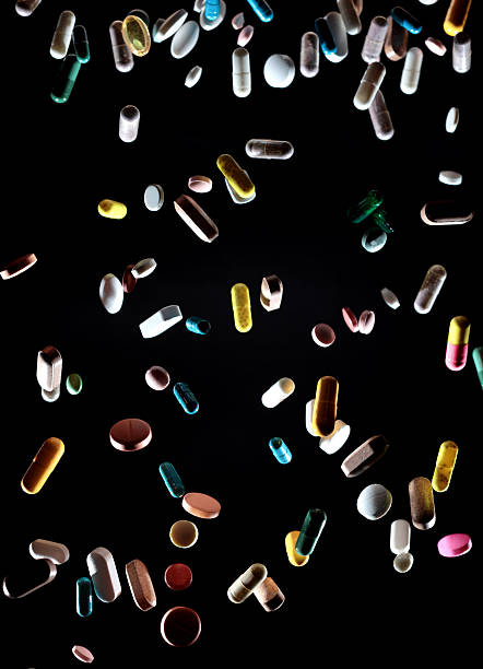 fallen details - drug abuse narcotic medicine protection stock-fotos und bilder