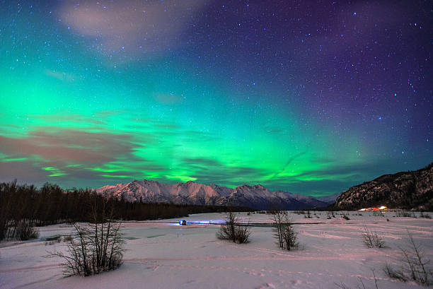 aurora borealis in alaska - 阿拉斯加州 個照片及圖片檔