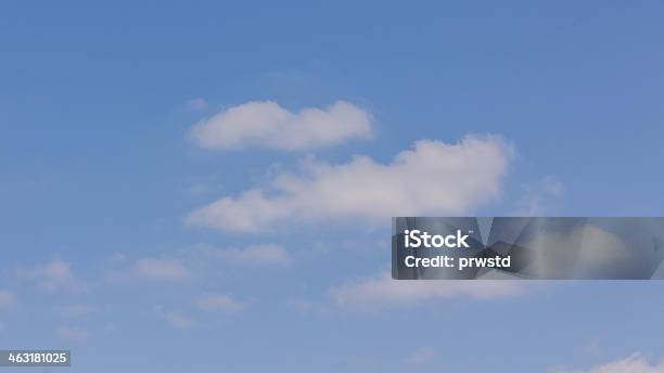 Foto de Nuvens E Céu Azul e mais fotos de stock de Amor - Amor, Azul, Beleza natural - Natureza