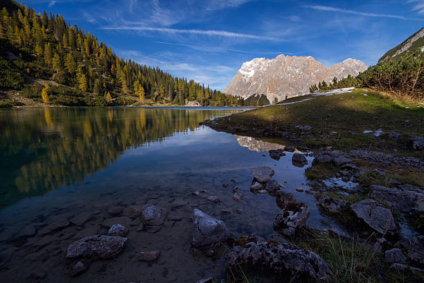 seebensee con zugspitze - austria mountain panoramic ehrwald fotografías e imágenes de stock