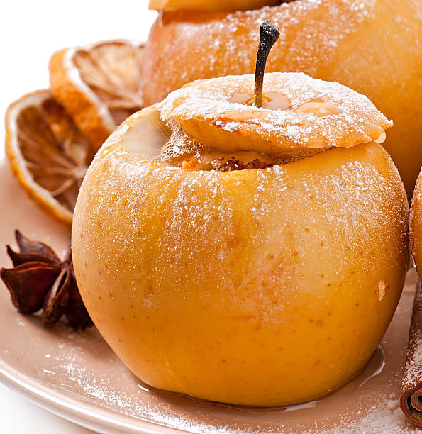 cocido manzanas con la miel y nueces - baked apple food meal dessert fotografías e imágenes de stock