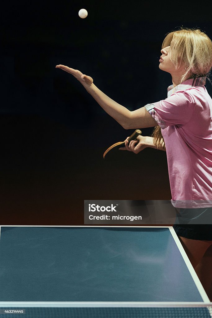 Giocatore di tennis da tavolo femminile - Foto stock royalty-free di Abbigliamento sportivo